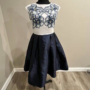 Elegant Formal Floral and Blue Dress - Size M- NEVER WORN